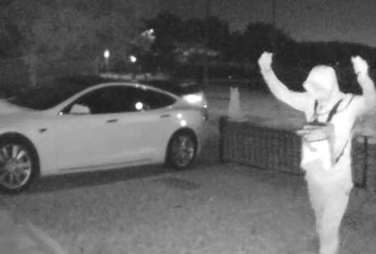 Come rubare una Tesla