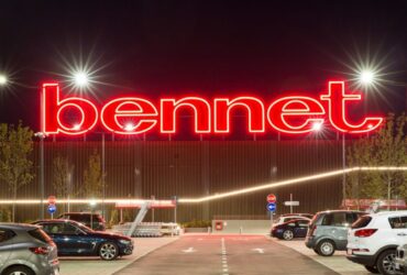 Bennet Insegna