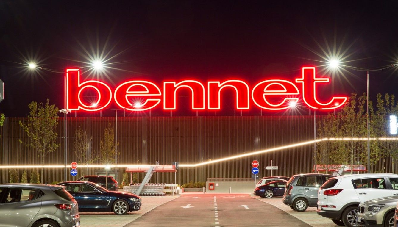 Bennet Insegna