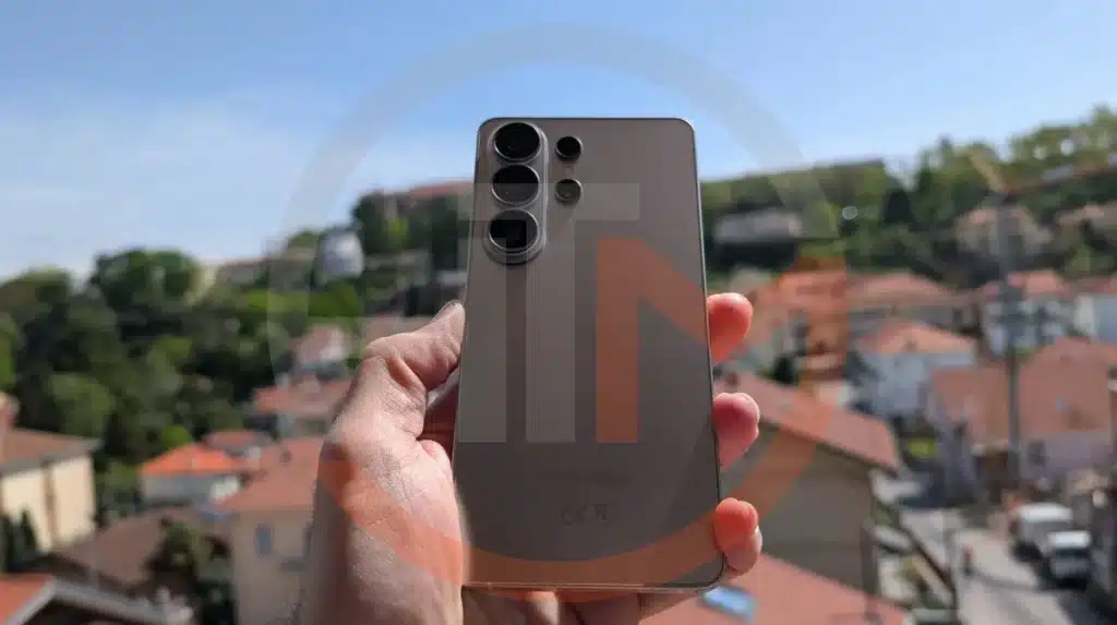 Samsung Galaxy S26 Ultra HowTechIsMade.com (2)